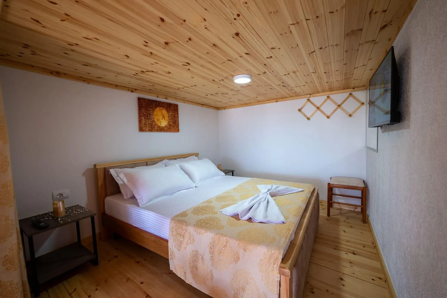 Villa Hasani 24 Sarandë 0*,