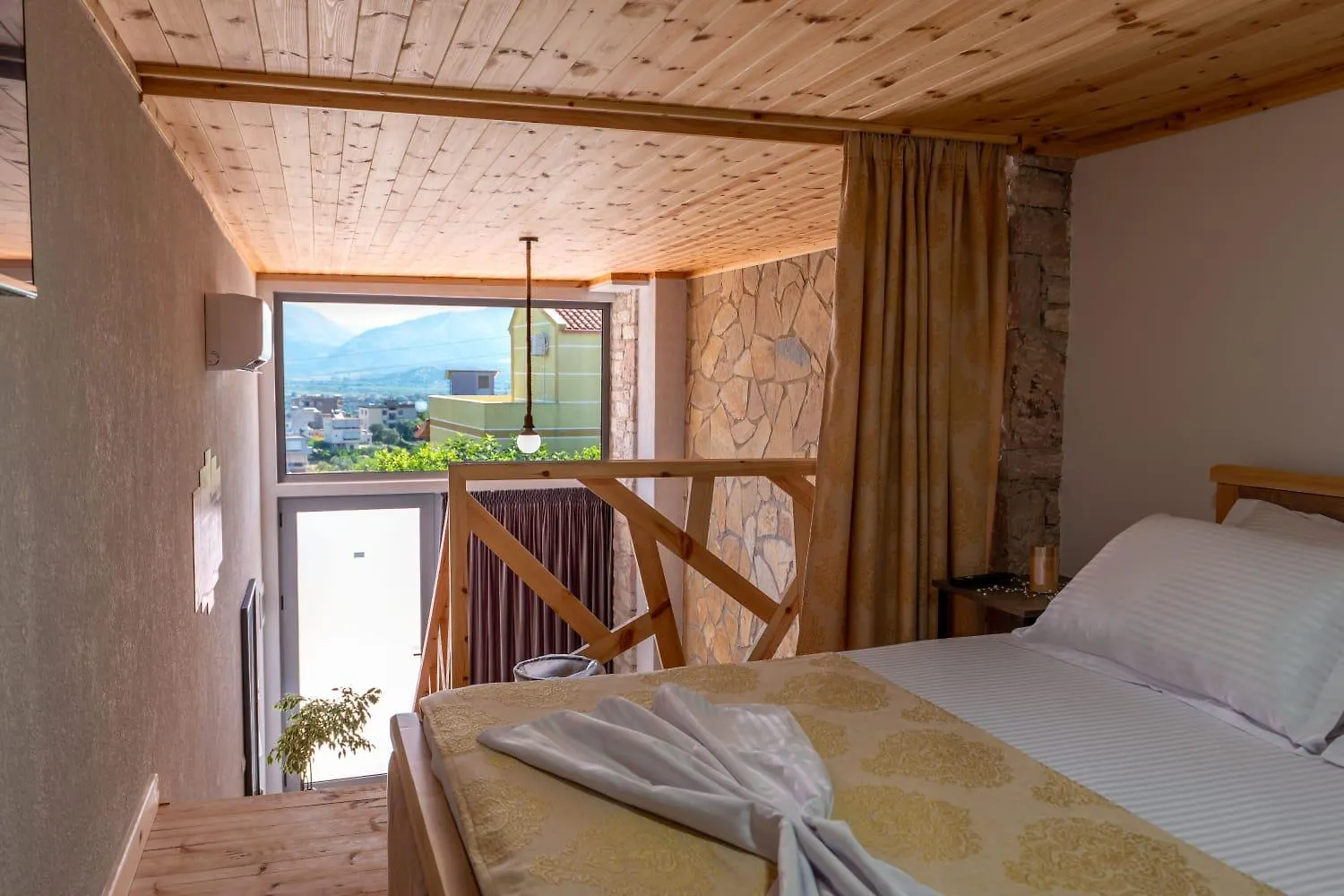 Villa Hasani 24 Sarandë 0*,