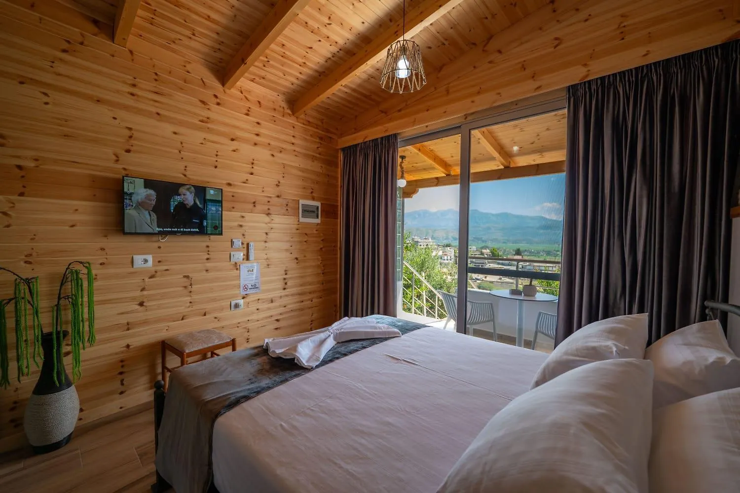 Villa Hasani 24 Sarande